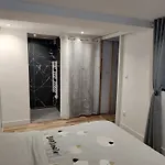 L'entre Deux Apartment Entrelacs